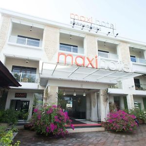 Maxi Hotel Kedonganan Jimbaran Exterior photo