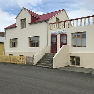 Steinhúsið Hotel Holmavik Exterior photo