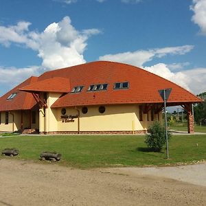 Hotel Miklós Fogadó és Étterem Matraterenye Exterior photo