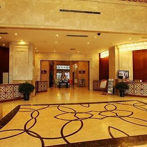 Eastbay Holiday Hotel Yichang Interior photo