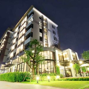 Green Point Residence Hotel Bangkok Exterior photo