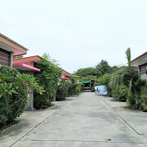 Happy Inn Rayong Exterior photo