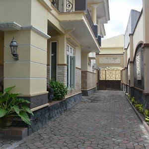 Puri Sagopi Guest House Yogyakarta Exterior photo