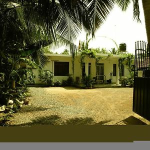 Yoho Aradhana Holiday Home Negombo Exterior photo