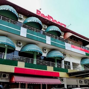 Hotel RedDoorz near Juanda International Airport Surabaya Exterior photo