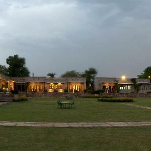 Hotel Neemrana'S - Deo Bagh Gwalior Exterior photo