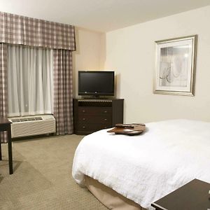 Hampton Inn & Suites Mount Pleasant Room photo