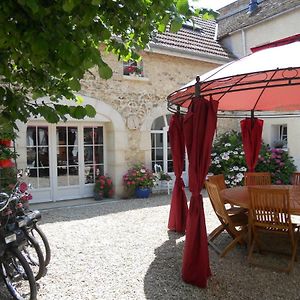 Les Mille Et Une Pierres Bed and Breakfast Mareuil-le-Port Exterior photo