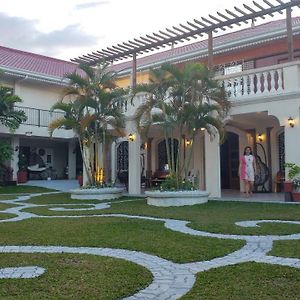 Hotel Casa Familya Batac Exterior photo