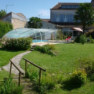 Clos Muneau Bed and Breakfast Aiguillon Exterior photo