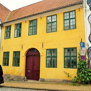 Das Gelbe Haus - Drei Besondere Ferienwohnungen Flensburgo Exterior photo