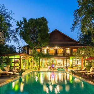 Riverside Exquisite Villa Living Chiang Mai Exterior photo
