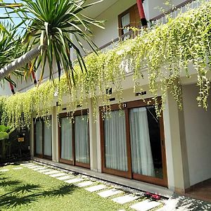 Iconic Bali Living Bed and Breakfast Denpasar Exterior photo