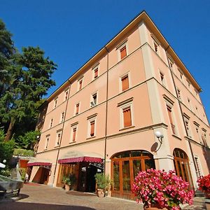 Hotel Alla Rocca Conference y Restaurante Bazzano Exterior photo