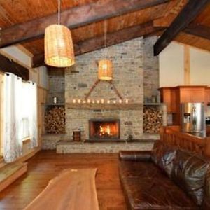 9 Bed Blue Mountain Chalet With Hot Tub - Sleeps 20 Villa Collingwood Exterior photo