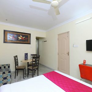 Oyo 1054 Hotel Avnb Towers Chettippattu Exterior photo