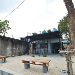 Once Cafe And Hostel Maret Exterior photo
