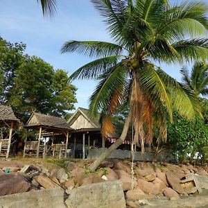 Marina Resort And Restuarant Langu Exterior photo