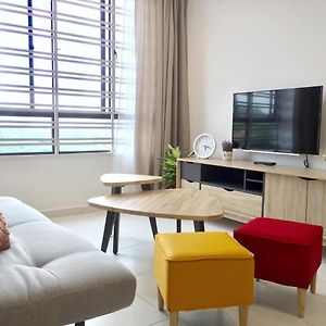 Apartamento de 900 m² en Ciudad Ayer Keroh, con 3 habitación Exterior photo