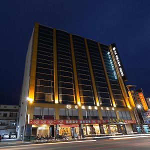 Ever Delightful Business Hotel Chiayi Exterior photo