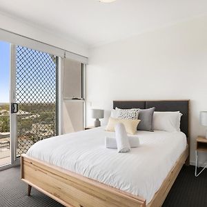 Spacious Apartment With Generous Entertaining Brisbane Exterior photo