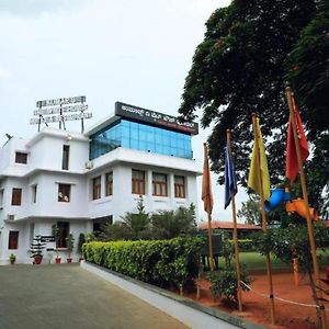 Hotel Kumar'S The White House Mysore Exterior photo