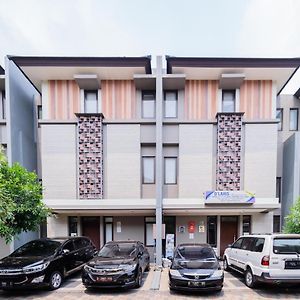 Koolkost Near Aeon Mall Bsd Hotel Tangerang Exterior photo