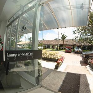 Hotel Llanogrande Airport Rionegro Exterior photo