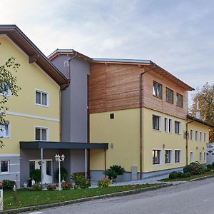 Hotel Gasthof-Strasser Tumeltsham Exterior photo