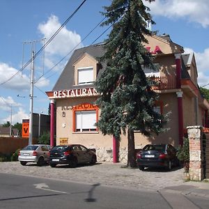 Attila hotel y restaurante Budapest Exterior photo