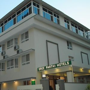 Sreeparthi Hotel Puttaparti Exterior photo