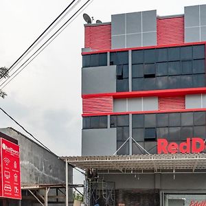 Reddoorz Plus Near Millenium Ict Centre Medan 2 Pulauberayan Exterior photo