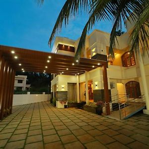 White Gate Luxury Hotel Thalassery Exterior photo