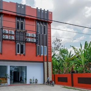 Hotel Reddoorz Near Taman Kota Kendari Pipulu Exterior photo