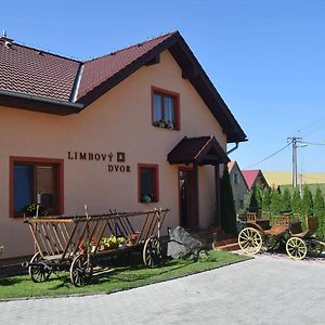 Hotel Garni Limbovy Dvor Vrbov Exterior photo