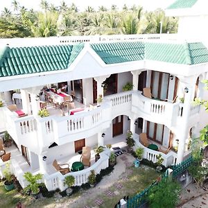 Hotel The Beach House Carabao Island San José Exterior photo