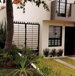 Casa Como Nueva, Comoda Y Tranquila Guadalajara Exterior photo